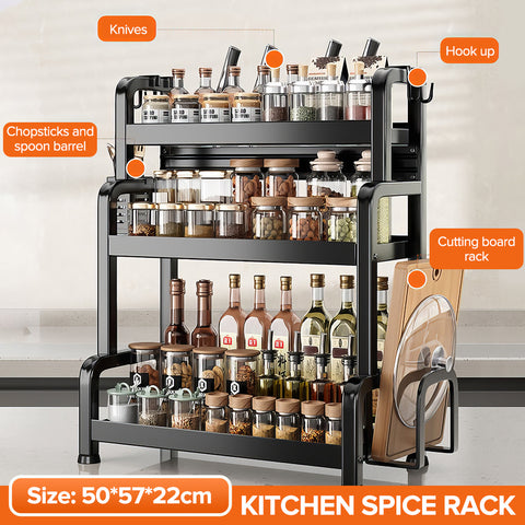 三层可移动金属厨房置物架，采用加厚粉末钢架承重35磅。自带6个挂钩配件，多功能收纳香料、化妆品、洗浴用品，5分钟快速组装省空间。